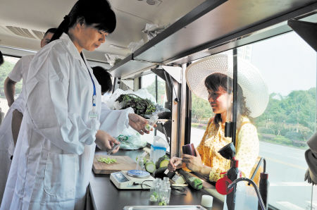 挑選食品安全檢測車廠家，需要注意這3點