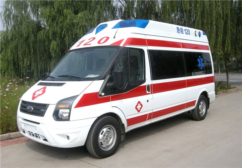 移動救護車為何頻頻遇到前方司機不及時避讓？